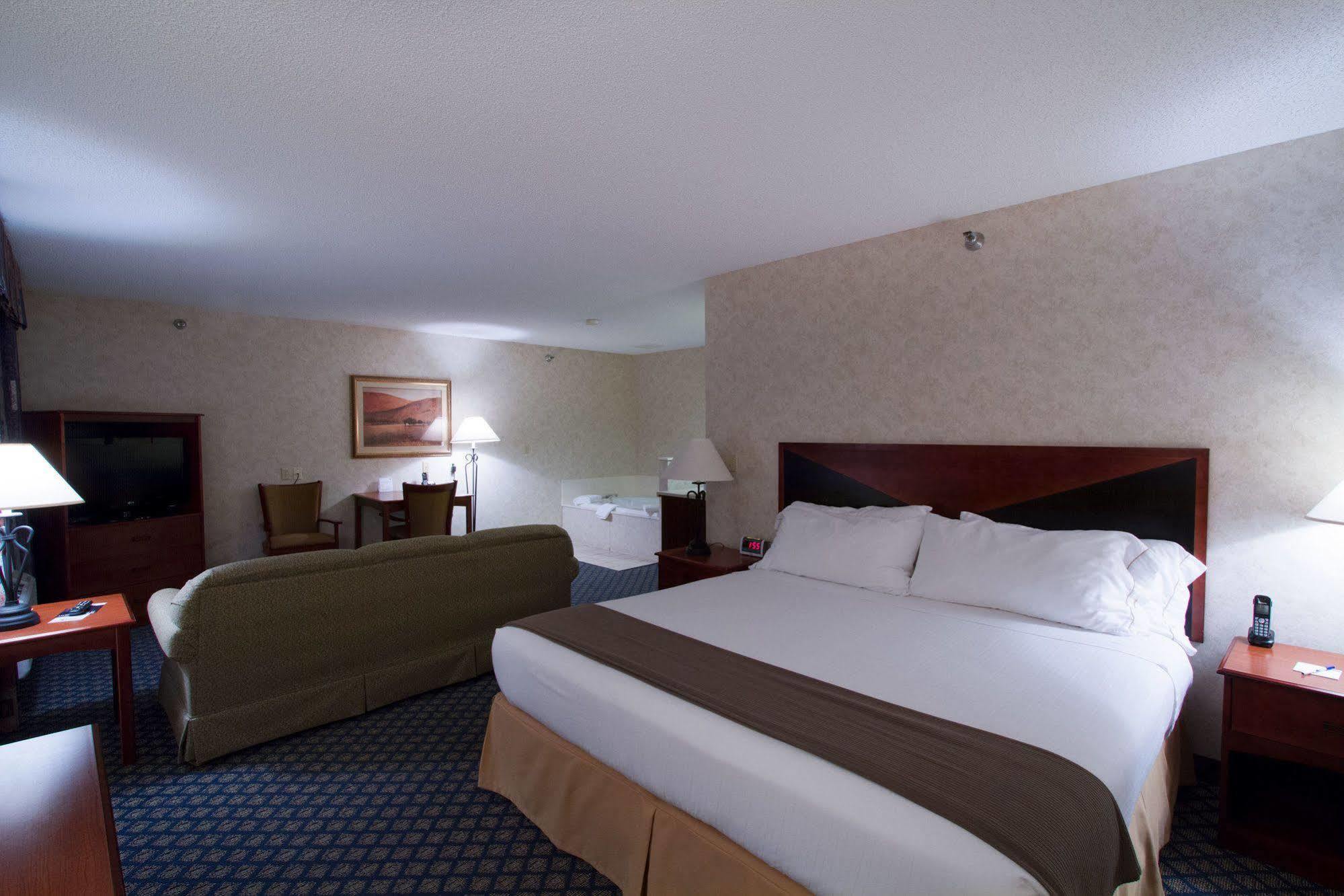 Holiday Inn Express Miles City Exterior photo