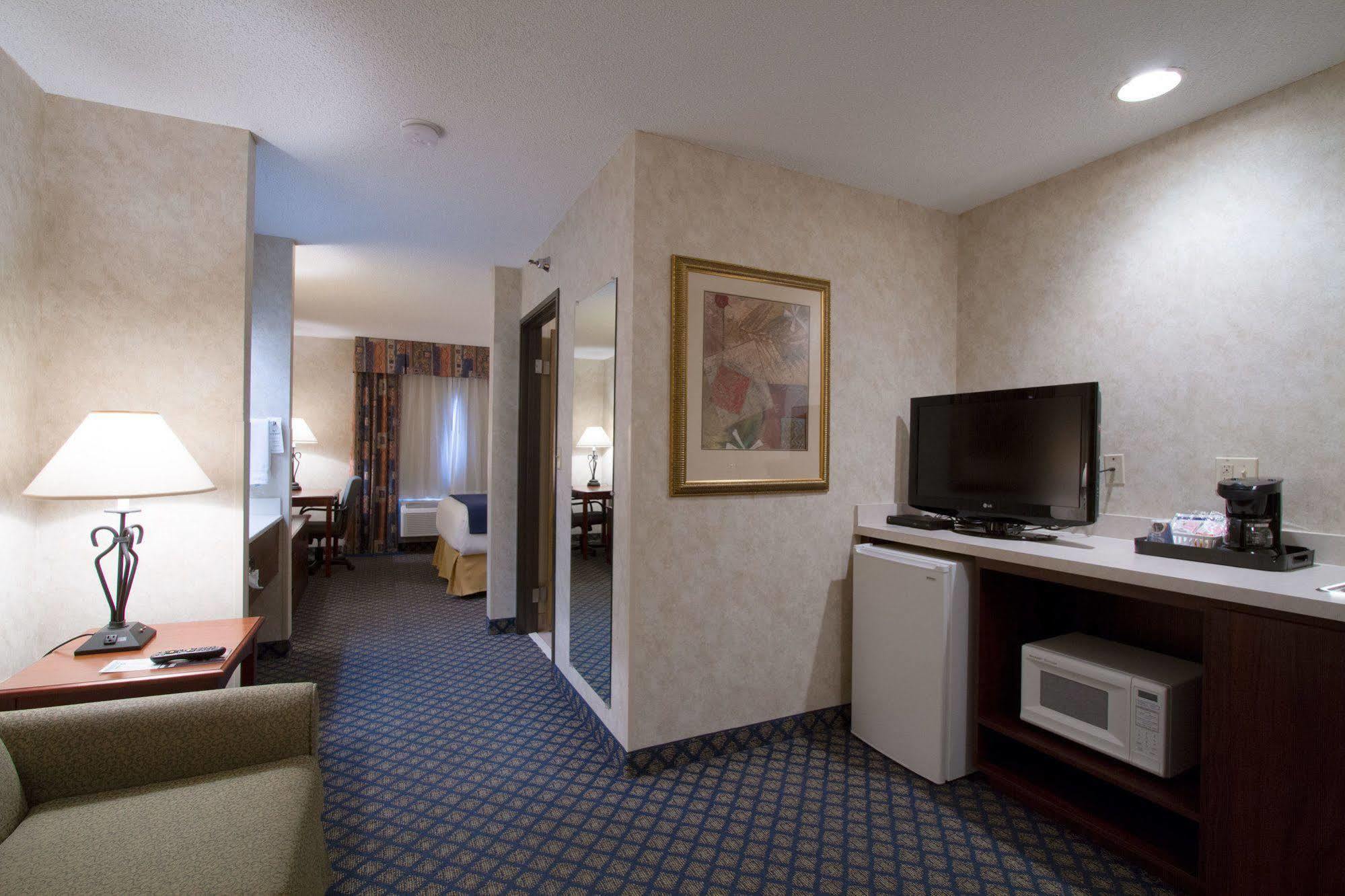 Holiday Inn Express Miles City Exterior photo